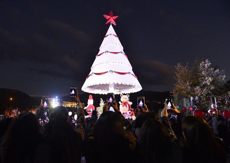 Christmas by the Lake 2016 Opening